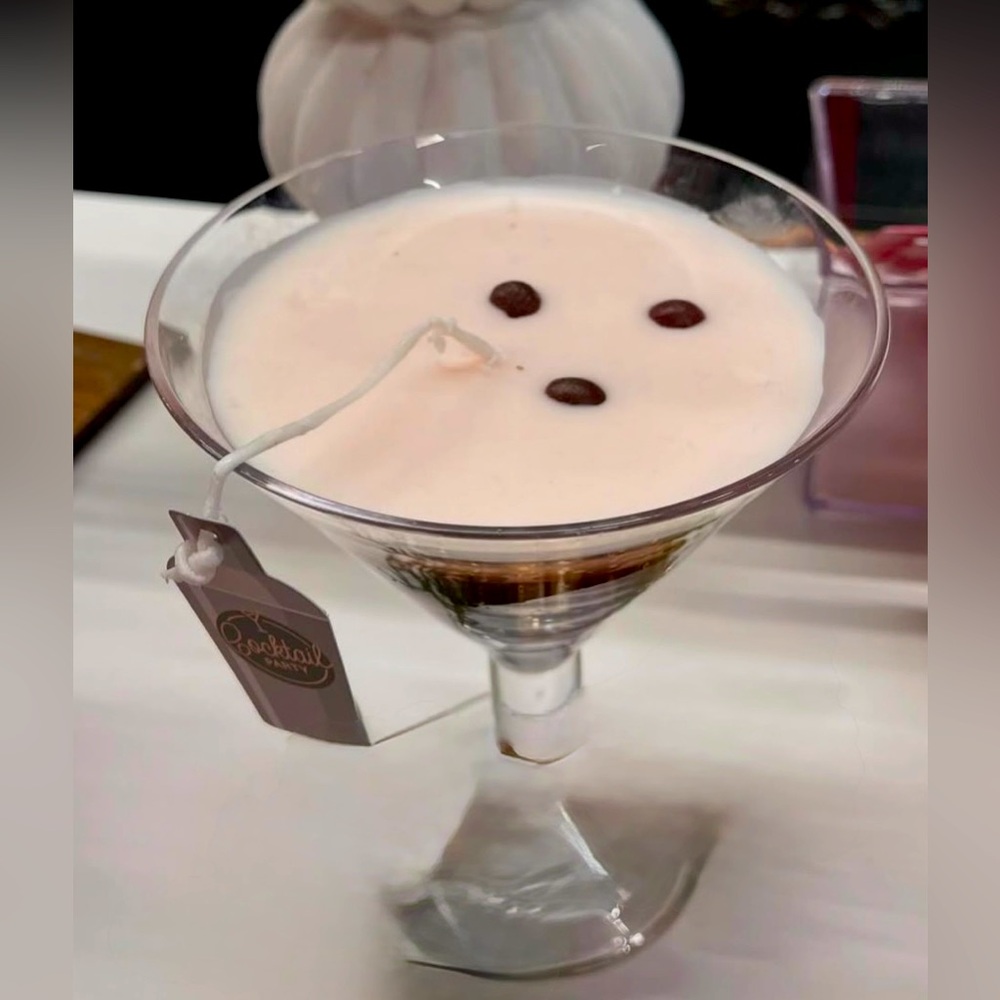 A ESPRESSO MARTINI
SCENTED CANDLE
12.5 oz / 354 g, NEW